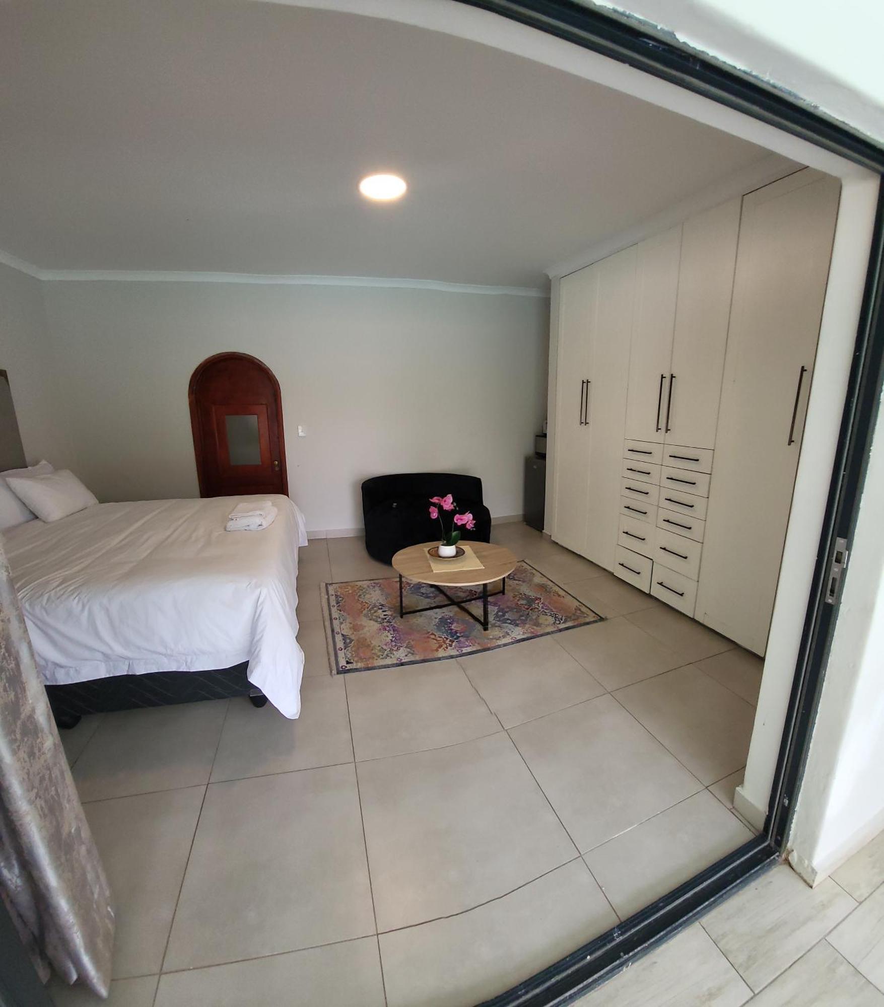 Apartment Honeymoon *